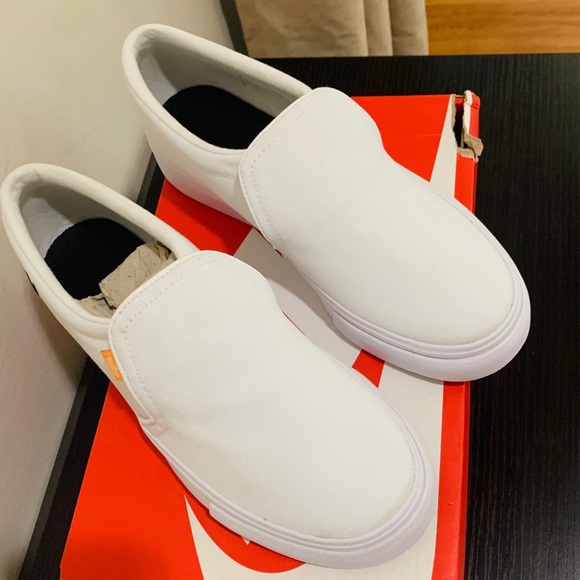 BRAND NEW NIKE WOMENS COURT ROYALE SLIP SNEAKER - Picture 10 of 12